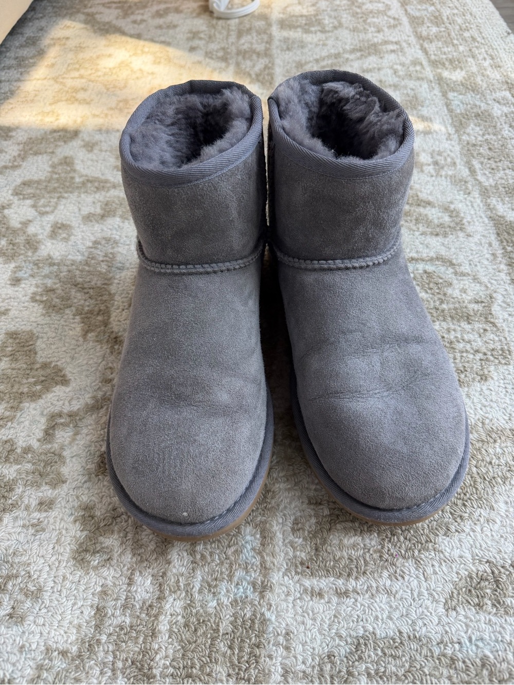 UGG Women Classic Short Boots in Gray - Size 7
